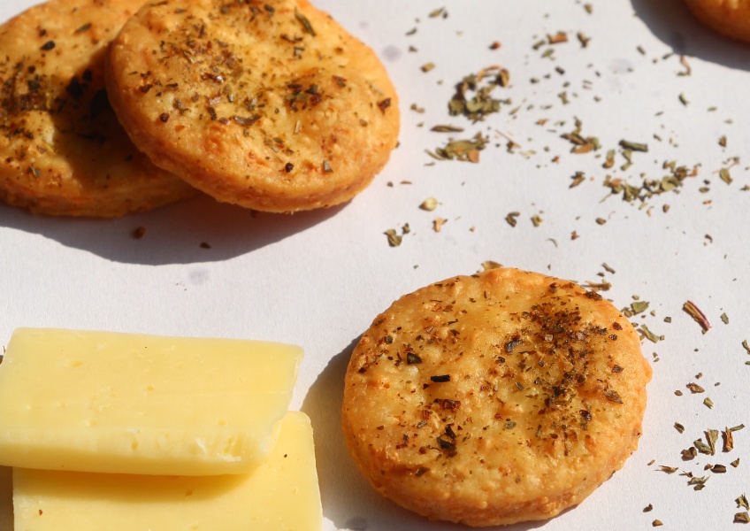 Cheddar Mixed Herb Bites thumbnail view 3 - Butter Bakery